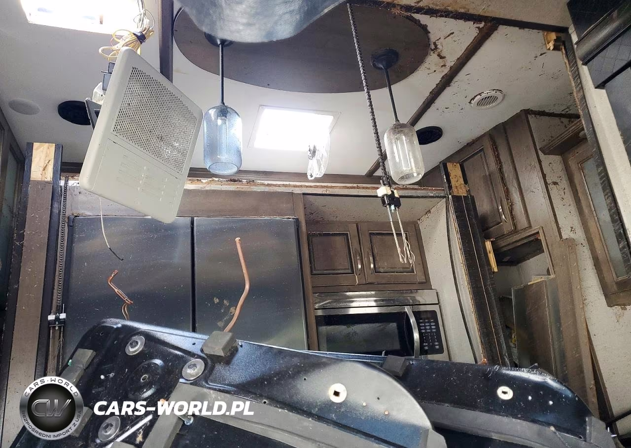 2020 Keystone Voltage Camper VIN:4YDF36120LZ990018 - 5