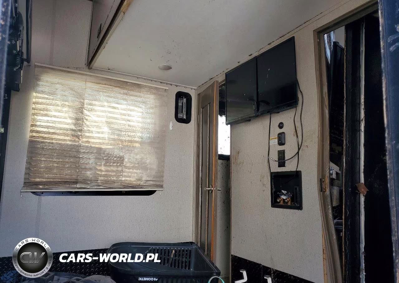 2020 Keystone Voltage Camper VIN:4YDF36120LZ990018 - 6