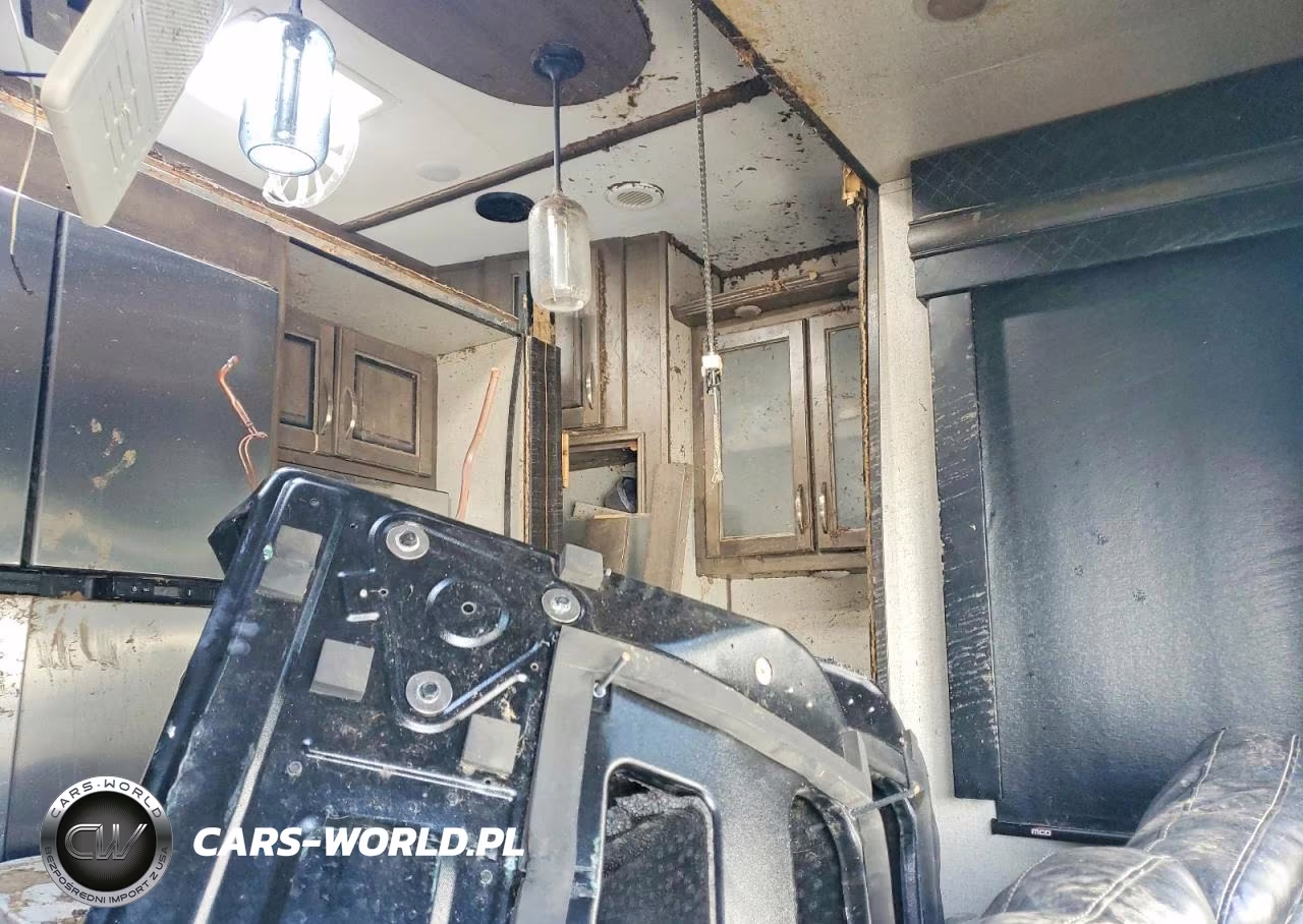 2020 Keystone Voltage Camper VIN:4YDF36120LZ990018 - 8