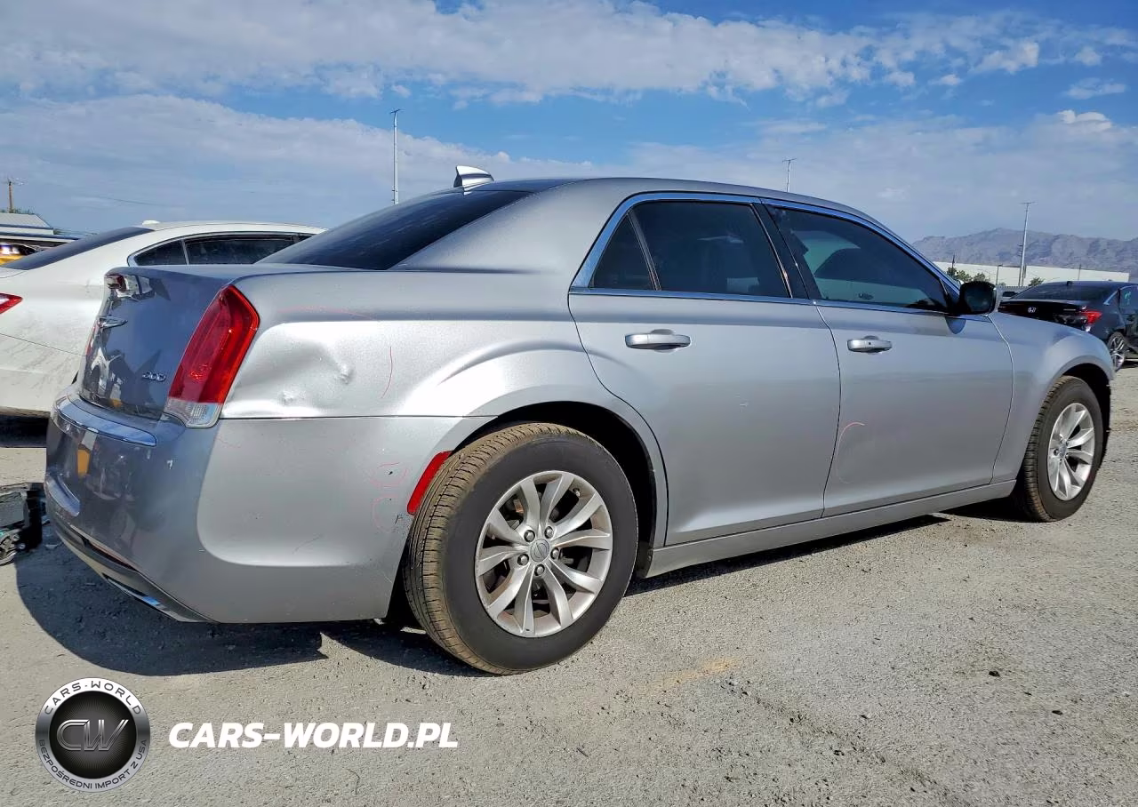 2015 Chrysler 300 Limited VIN:2C3CCAAG3FH792160 - 3