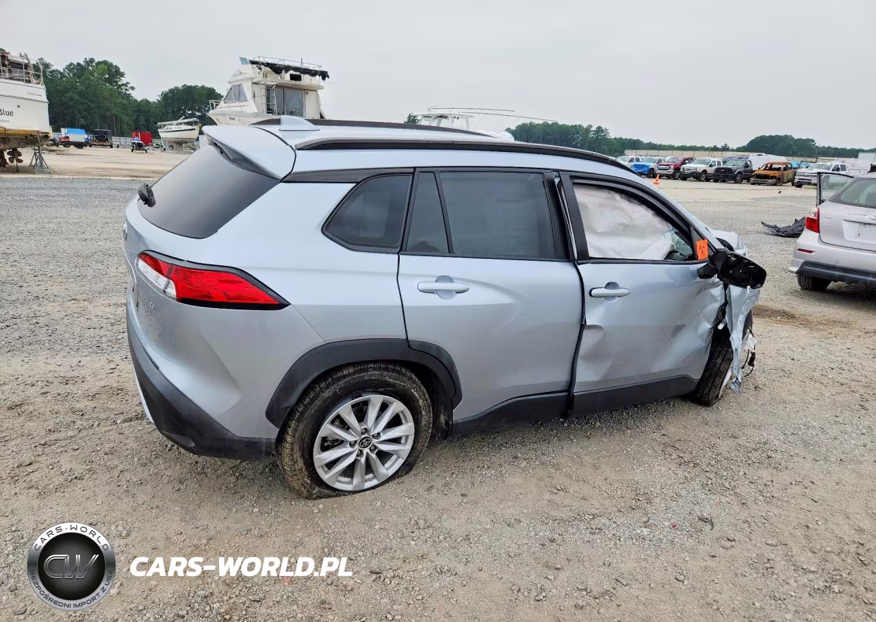 2022 Toyota Corolla Cross Le VIN:7MUCAAAG3NV003058 - 3