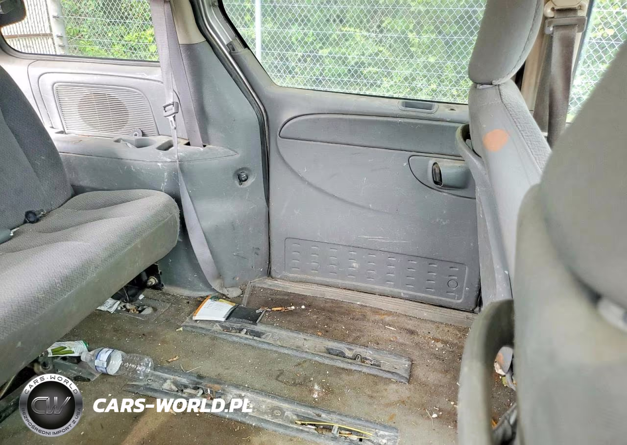 2006 Chrysler Town & Country VIN:1A4GP45R46B620950 - 11