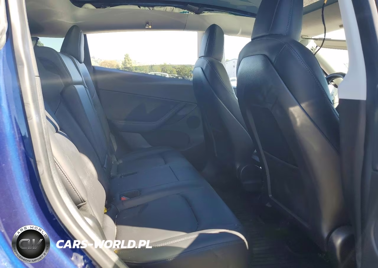 2020 Tesla Model Y VIN:5YJYGDEE8LF033957 - 10