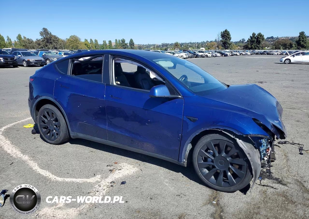 2020 Tesla Model Y VIN:5YJYGDEE8LF033957 - 4
