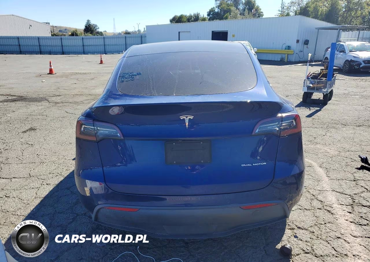 2020 Tesla Model Y VIN:5YJYGDEE8LF033957 - 6