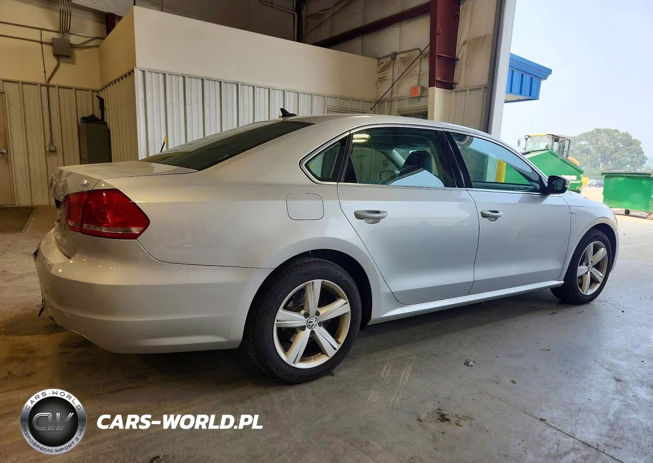 2015 Volkswagen Passat S VIN:1VWAS7A32FC123030 - 3
