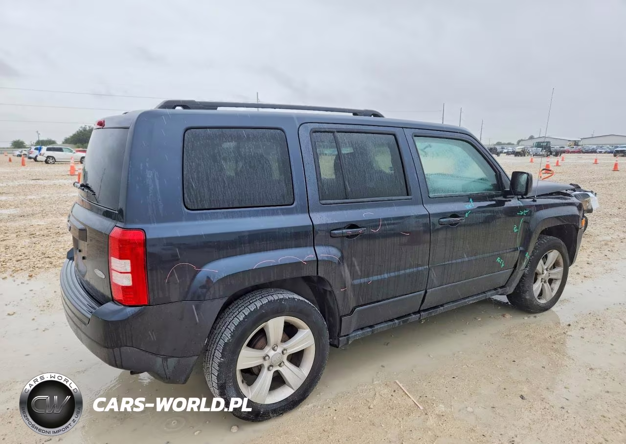 2014 Jeep Patriot Latitude VIN:1C4NJPFB8ED826387 - 3