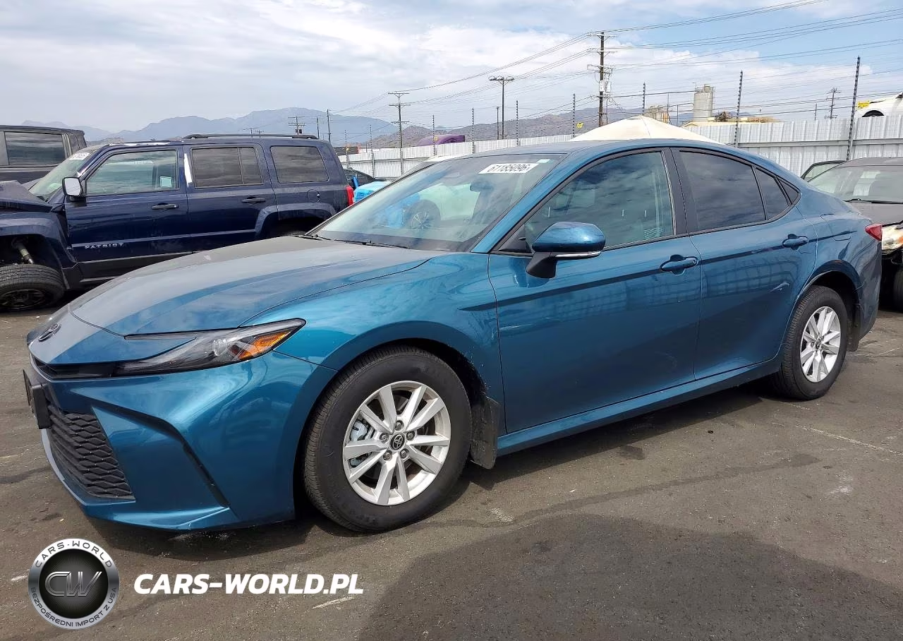 2025 Toyota Camry Le – zdjęcie 1 z 12