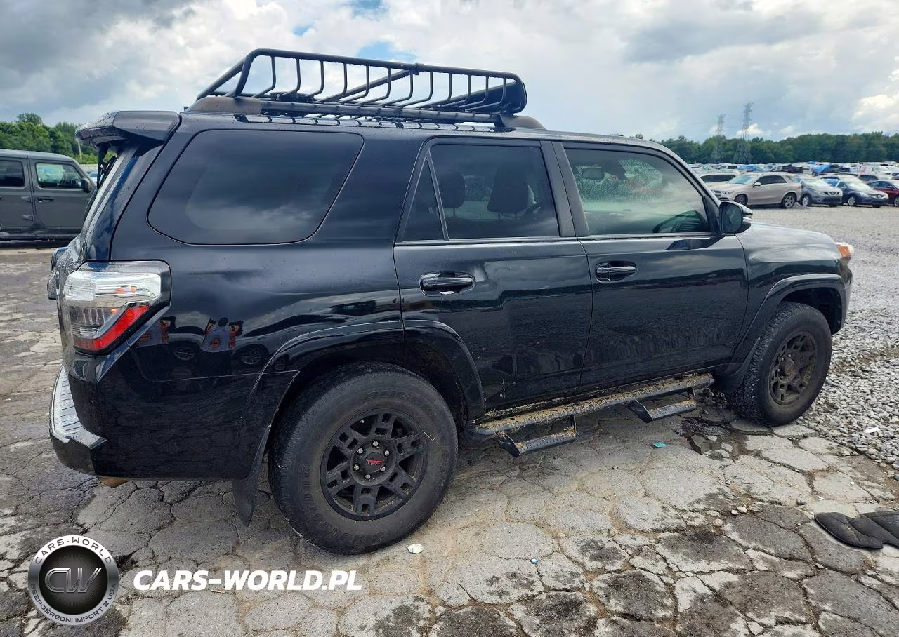 2021 Toyota 4Runner Venture Edition VIN:JTEHU5JR5M5941188 - 3