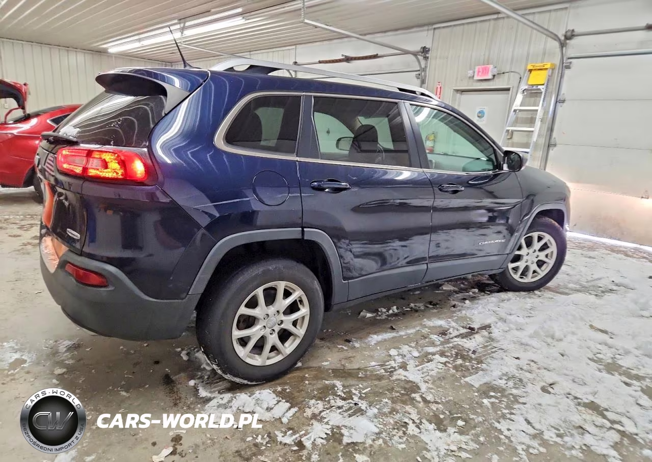 2015 Jeep Cherokee Latitude VIN:1C4PJMCSXFW541319 - 3