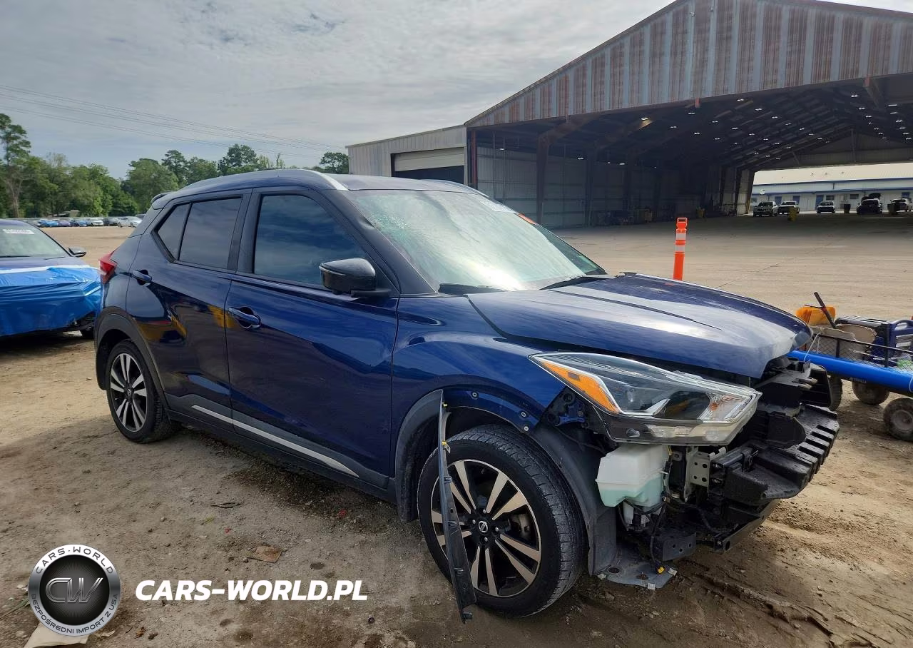 2018 Nissan Kicks Sr VIN:3N1CP5CU3JL545153 - 4