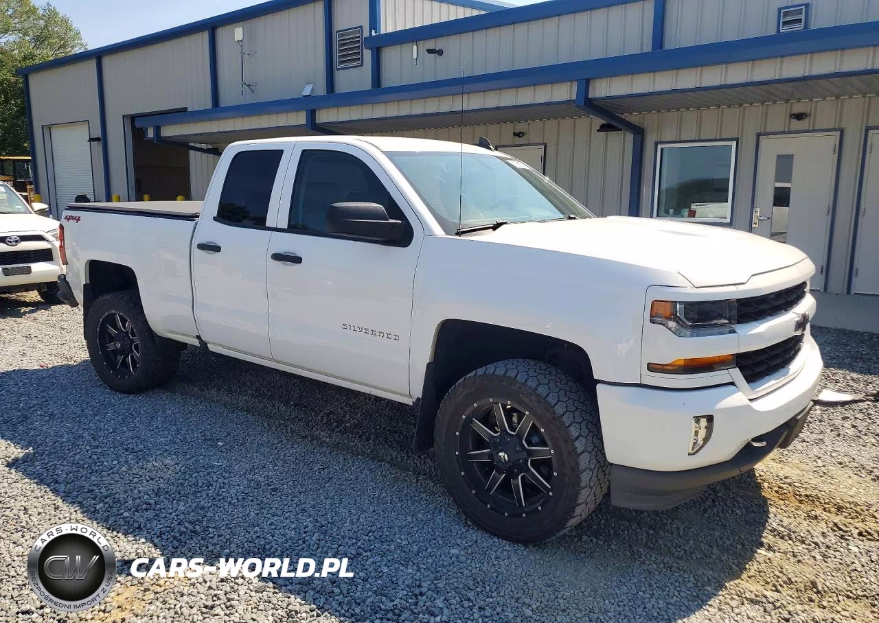 2017 Chevrolet Silverado K1500 Custom VIN:1GCVKPEC7HZ175459 - 4