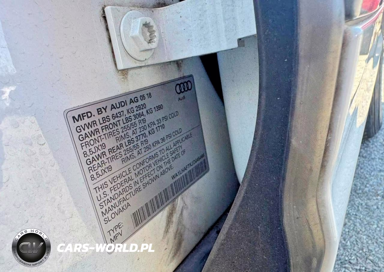 2018 Audi Q7 Premium Plus VIN:WA1LHAF7XJD045466 - 10