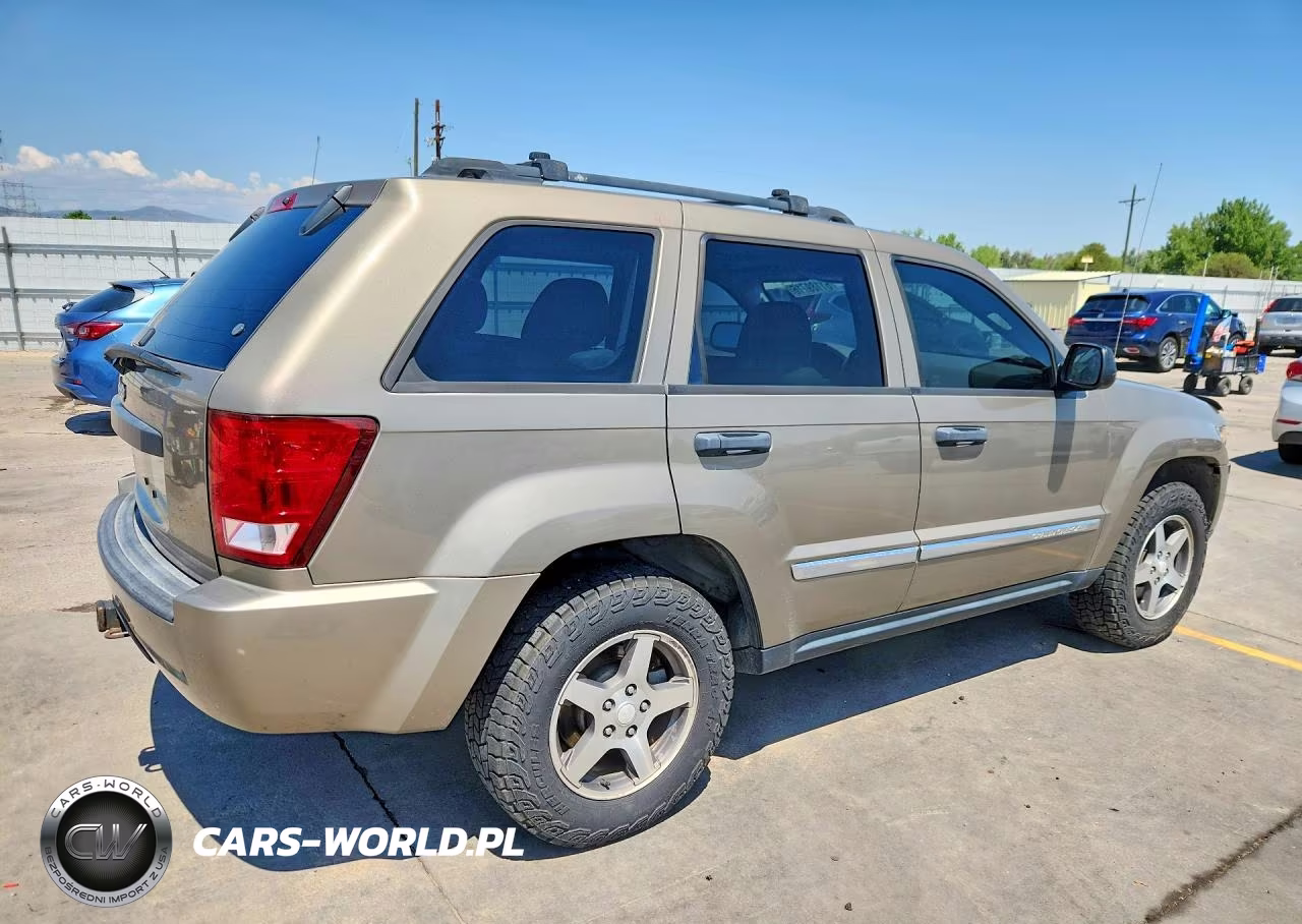 2005 Jeep Grand Cherokee Laredo VIN:1J4HR48N95C697703 - 3