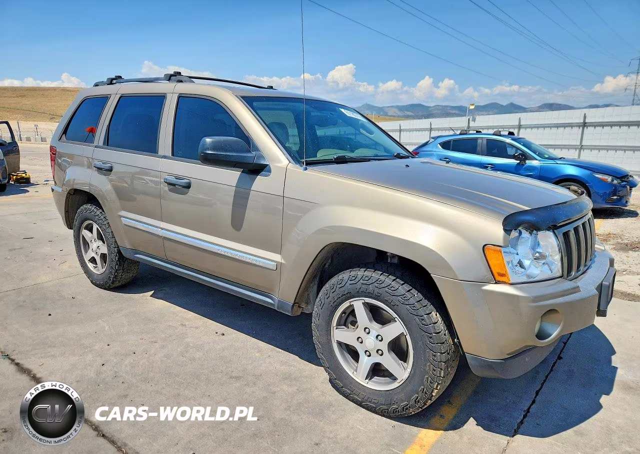 2005 Jeep Grand Cherokee Laredo VIN:1J4HR48N95C697703 - 4