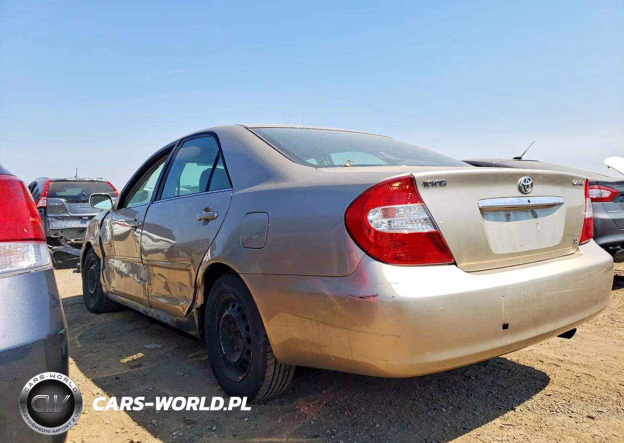 2002 Toyota Camry Le VIN:4T1BE32K72U569638 - 2