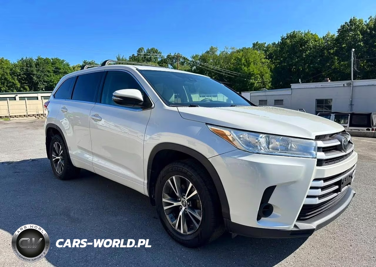 2018 Toyota Highlander Le VIN:5TDBZRFH3JS891836 - 4