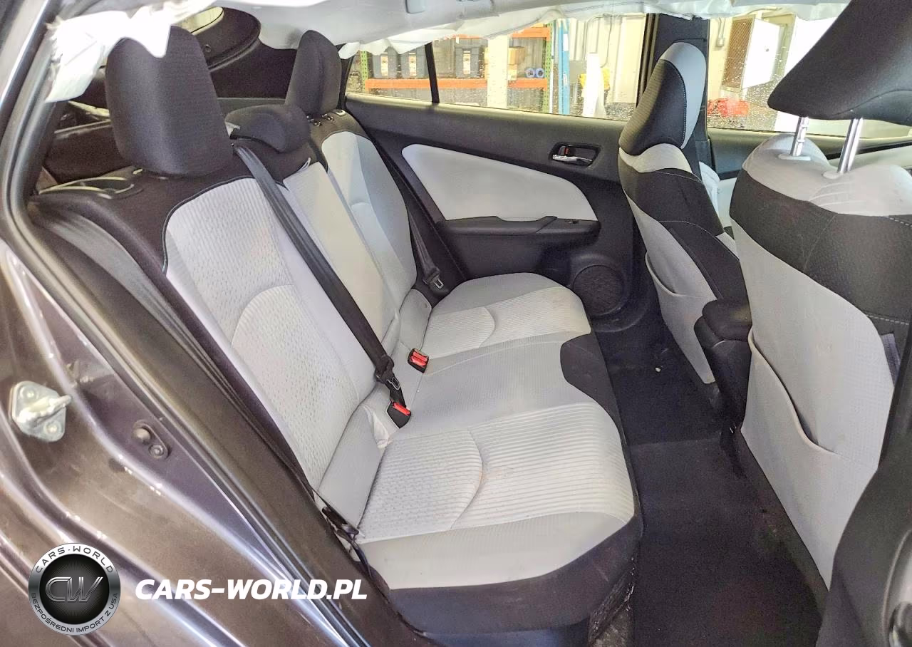 2018 Toyota Prius Three VIN:JTDKARFU6J3547777 - 10