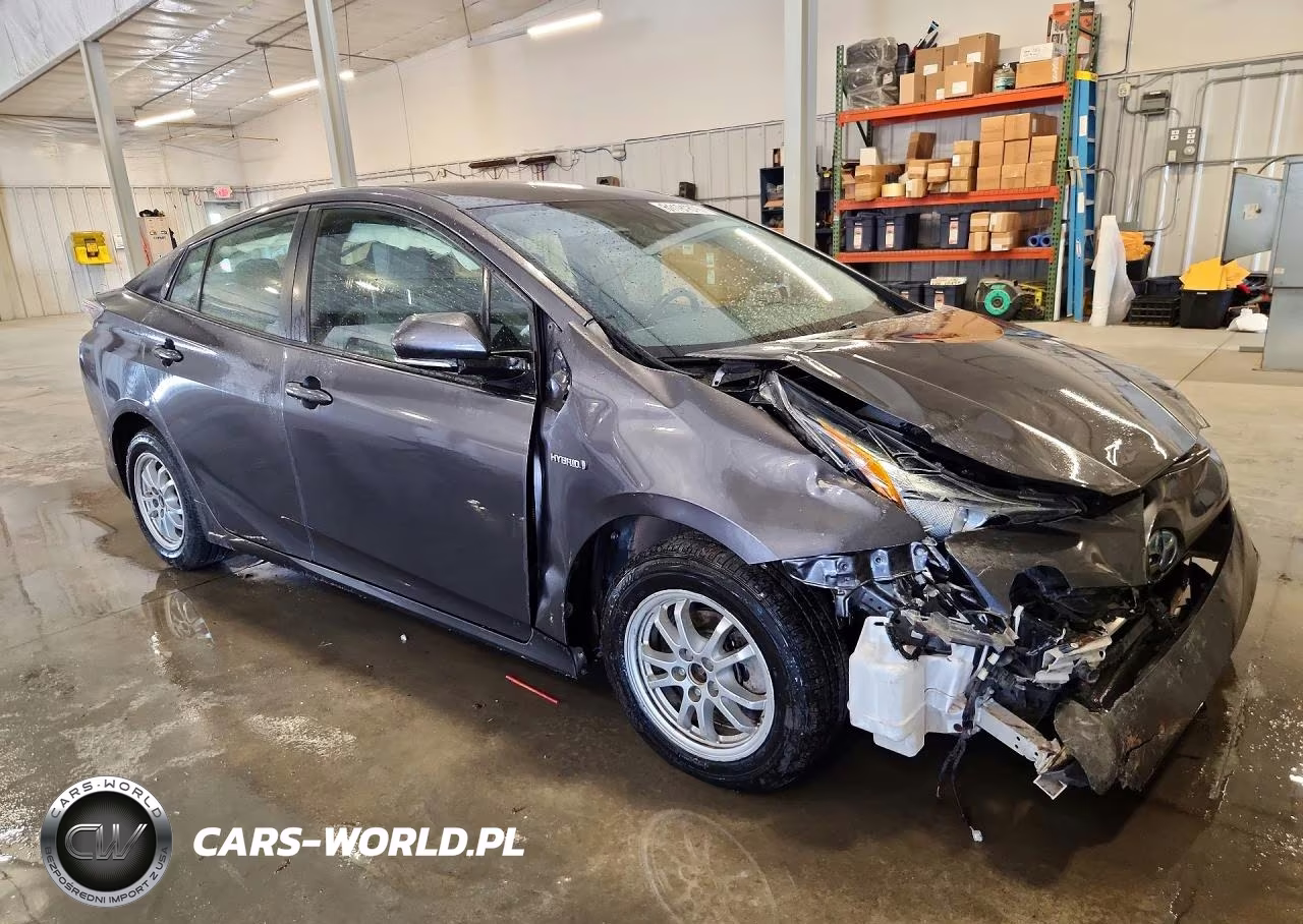 2018 Toyota Prius Three VIN:JTDKARFU6J3547777 - 4