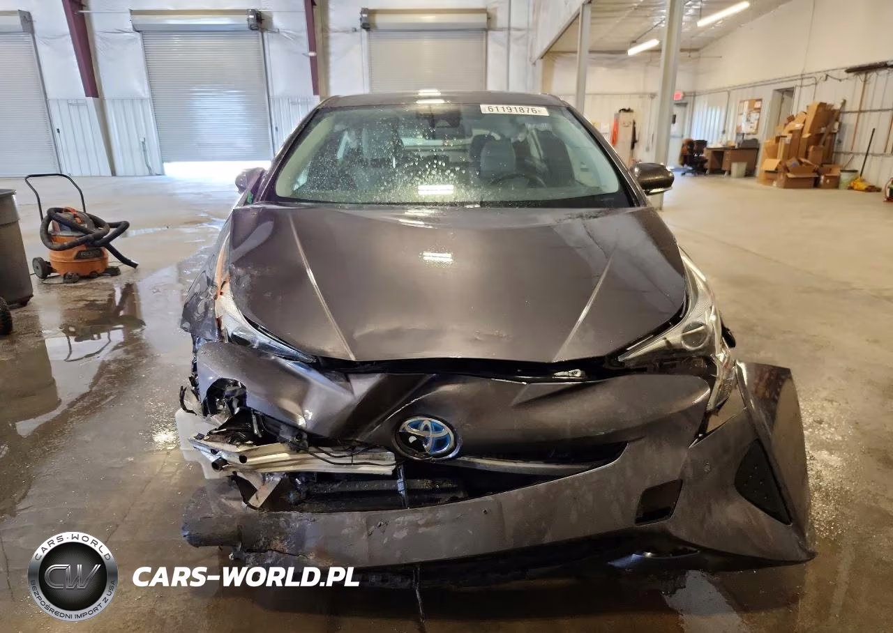2018 Toyota Prius Three VIN:JTDKARFU6J3547777 - 5