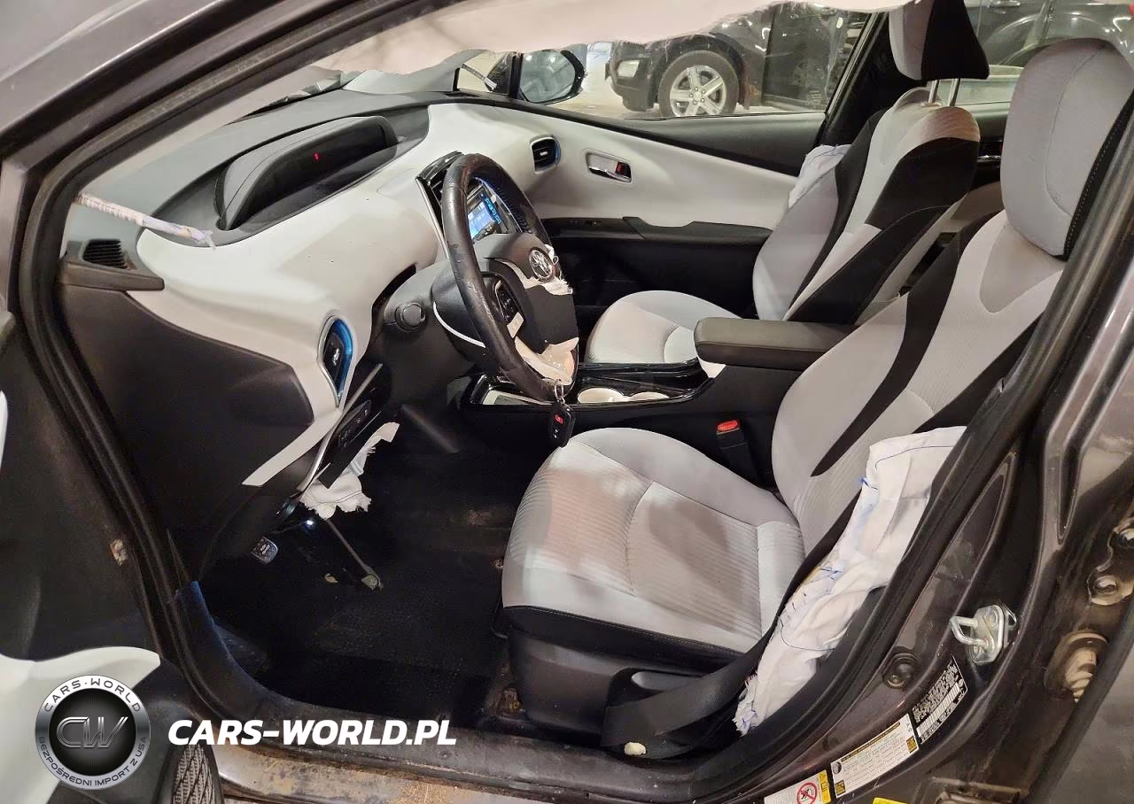 2018 Toyota Prius Three VIN:JTDKARFU6J3547777 - 7