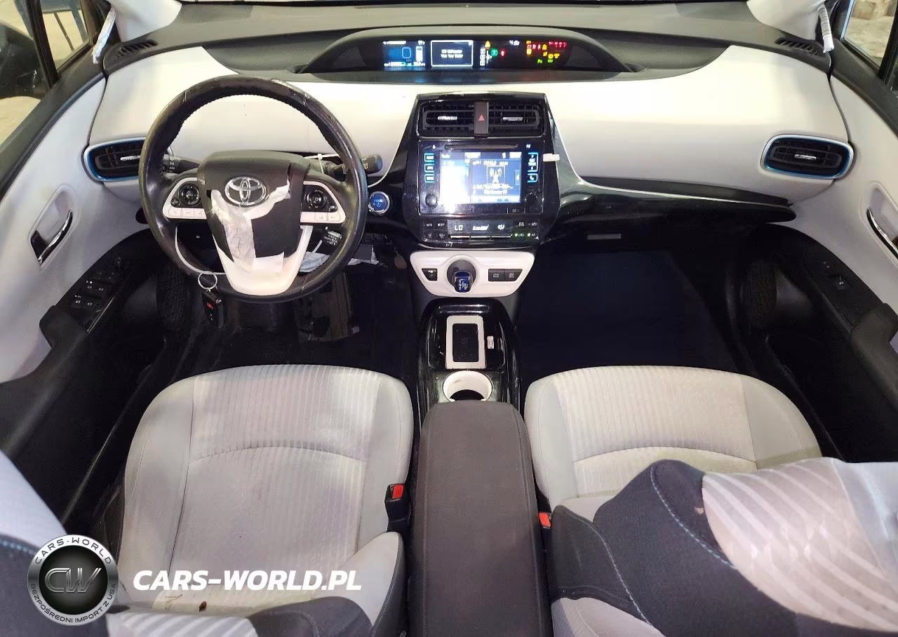 2018 Toyota Prius Three VIN:JTDKARFU6J3547777 - 8