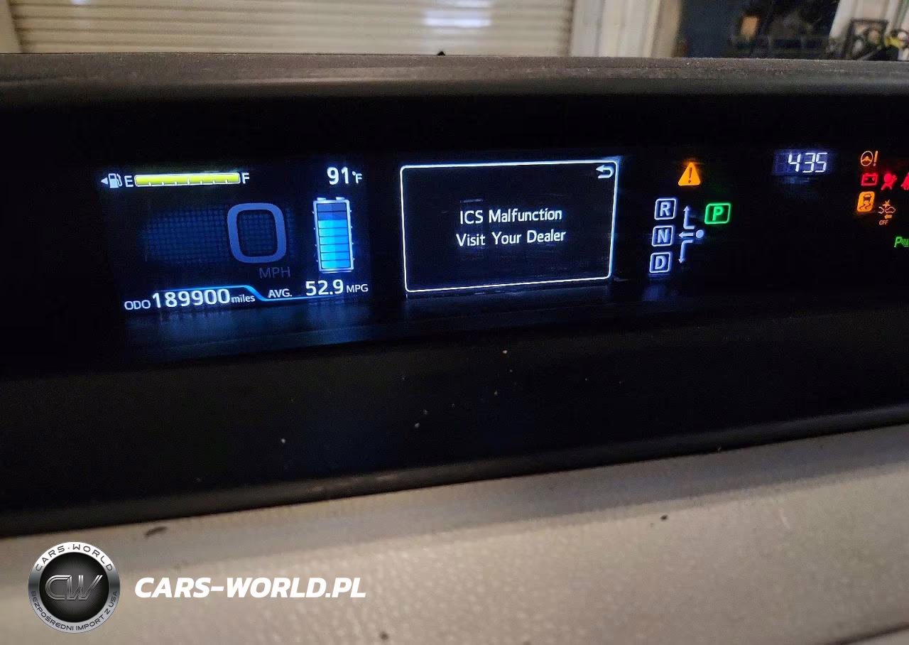 2018 Toyota Prius Three VIN:JTDKARFU6J3547777 - 9