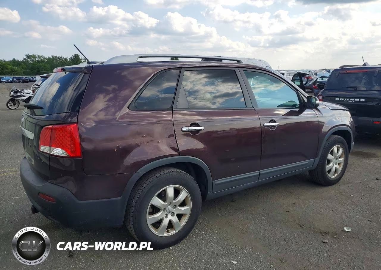 2011 Kia Sorento Lx VIN:5XYKT3A15BG164902 - 3