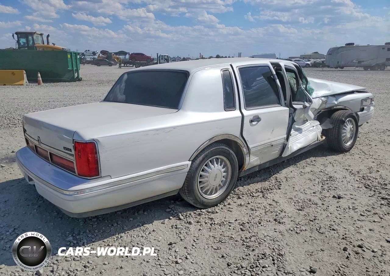 1997 Lincoln Town Car Signature-Touring VIN:1LNLM82W3VY662564 - 3