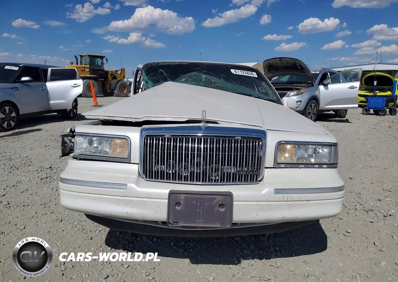 1997 Lincoln Town Car Signature-Touring VIN:1LNLM82W3VY662564 - 5