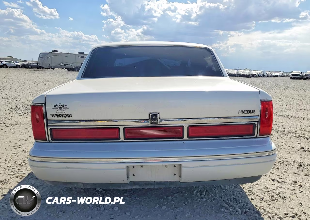 1997 Lincoln Town Car Signature-Touring VIN:1LNLM82W3VY662564 - 6