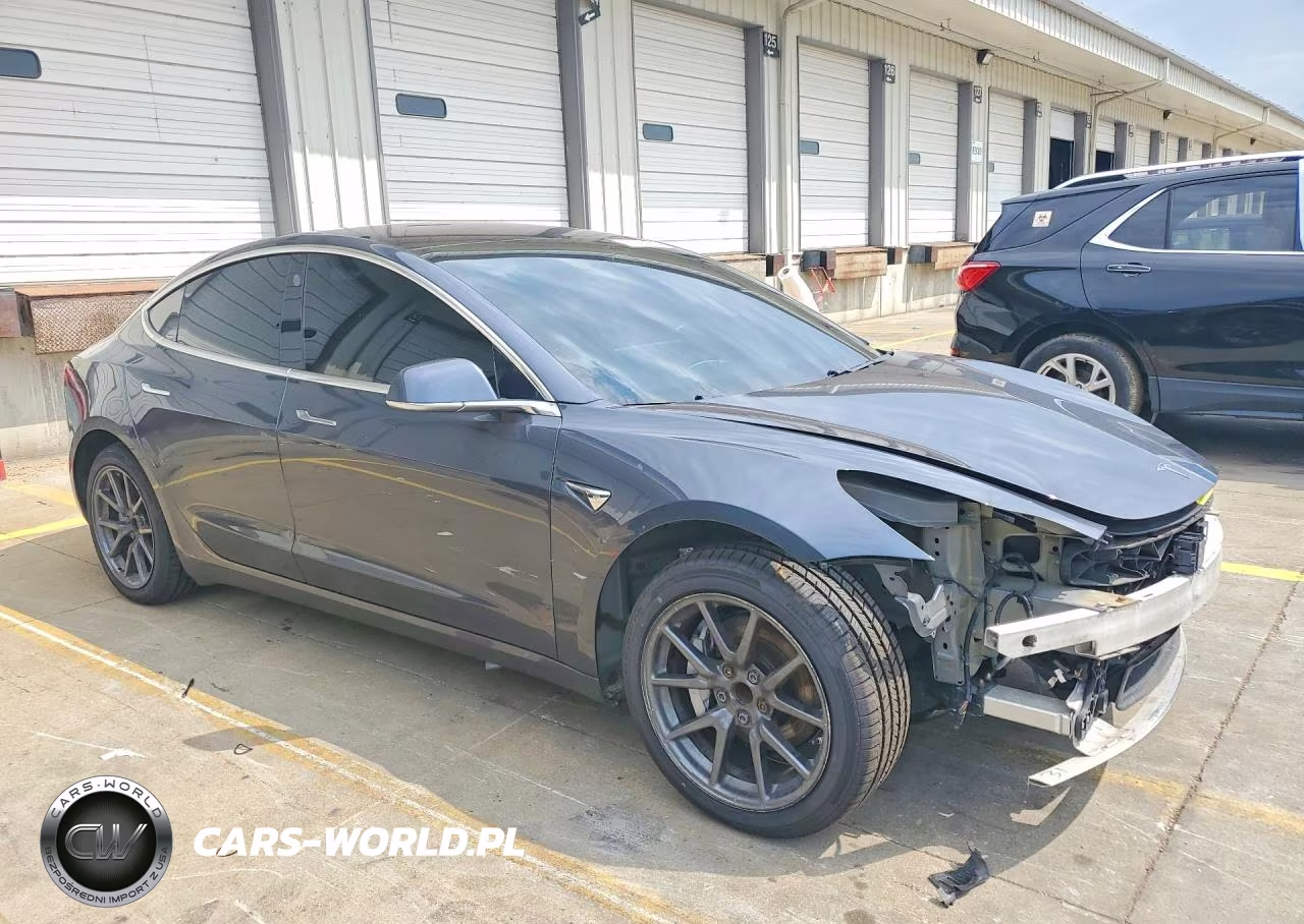 2018 Tesla Model 3 VIN:5YJ3E1EAXJF014173 - 4