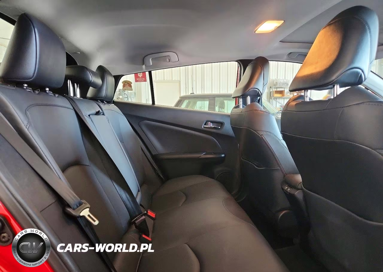 2021 Toyota Prius Xle VIN:JTDKAMFU7M3131874 - 10