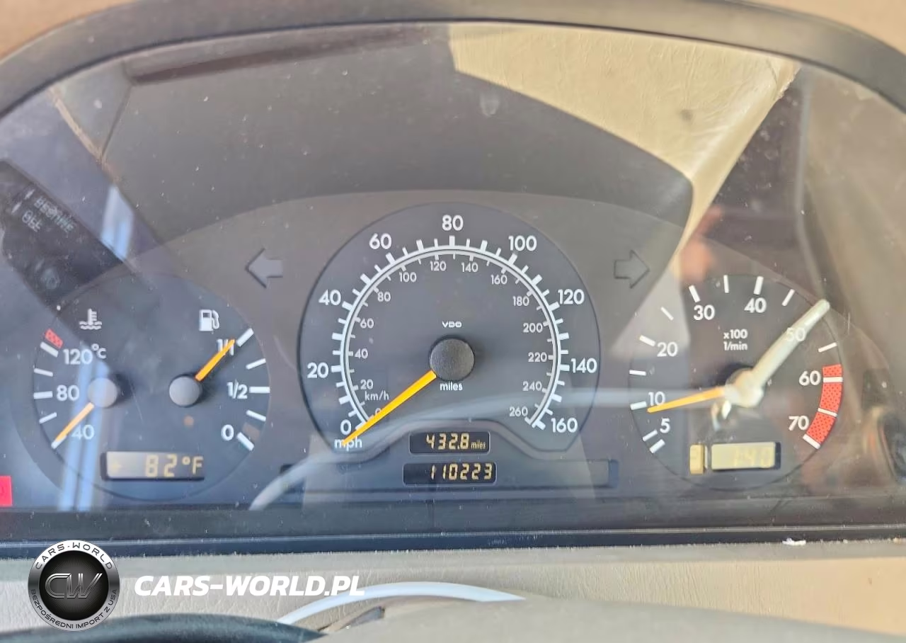 2000 Mercedes-Benz C VIN:WDBHA24G0YA834468 - 9