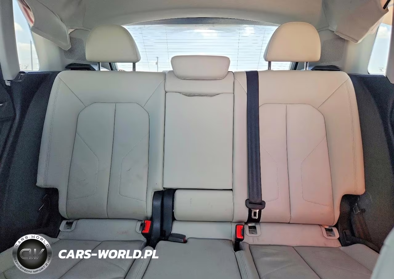 2020 Audi Q3 Premium Plus VIN:WA1BECF34L1046081 - 10