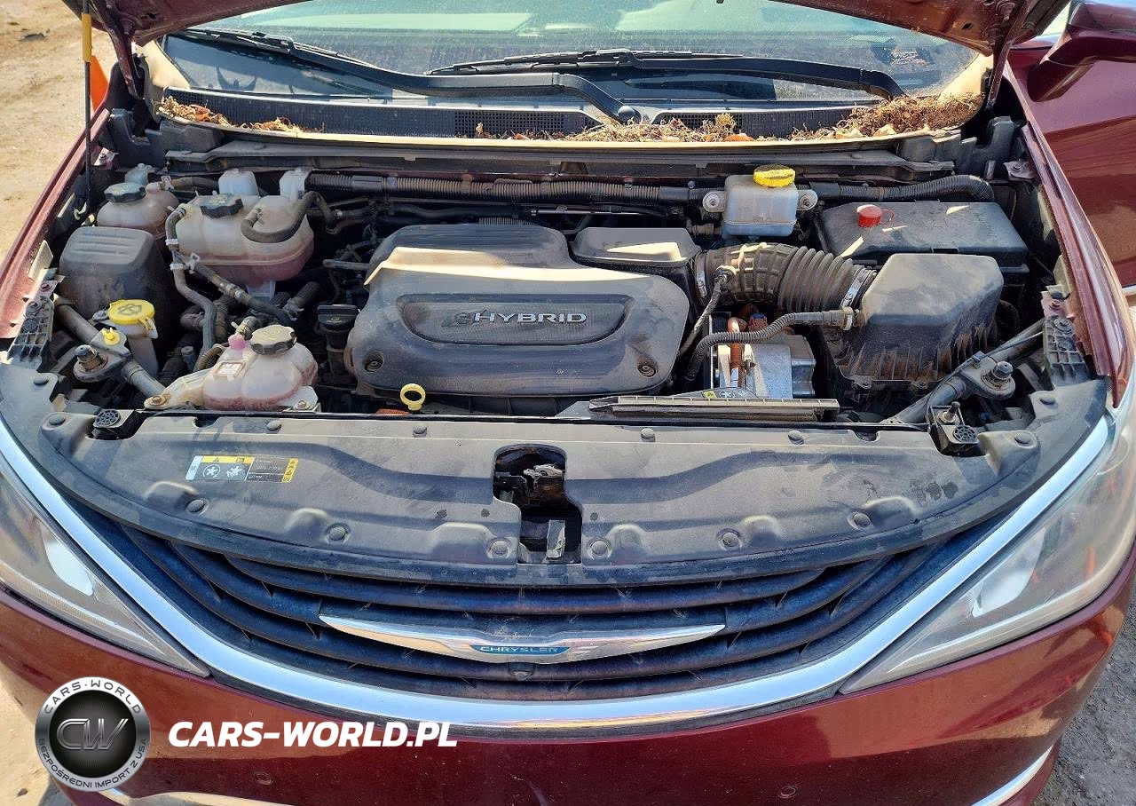 2018 Chrysler Pacifica Hybrid Limited VIN:2C4RC1N75JR164300 - 12