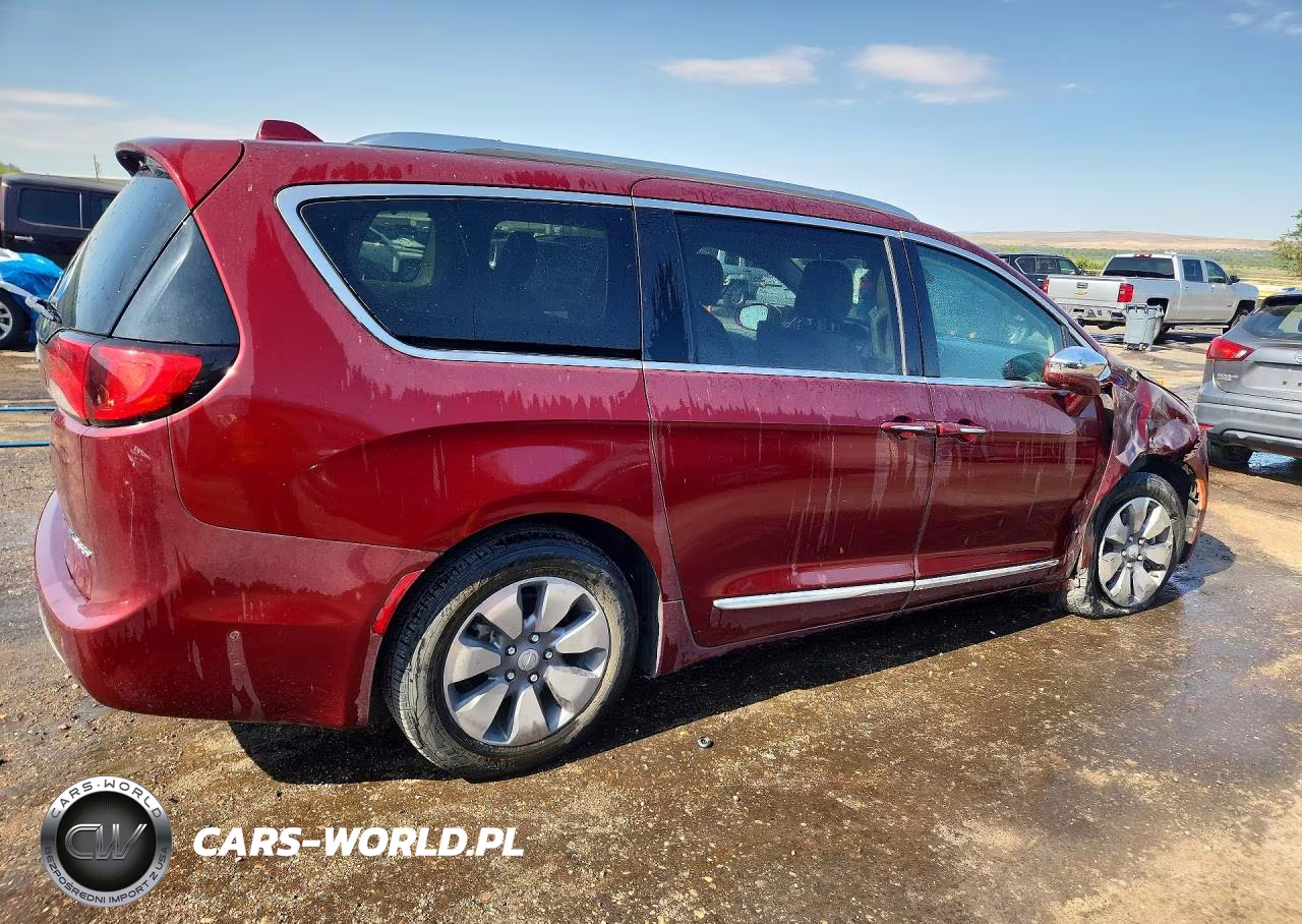 2018 Chrysler Pacifica Hybrid Limited VIN:2C4RC1N75JR164300 - 3