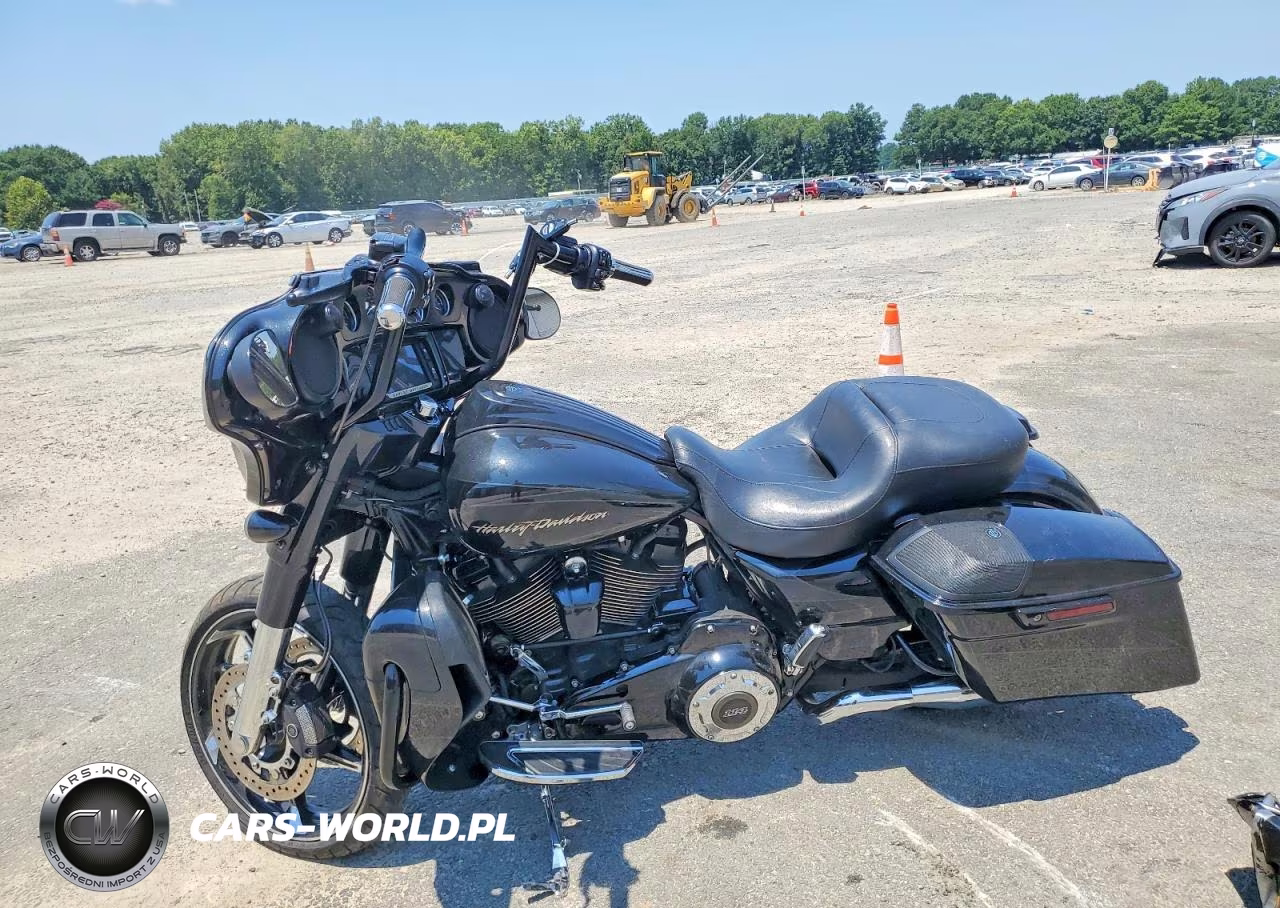 2017 Harley-Davidson Flhxse Cvo Street Glide VIN:1HD1PXF13HB954457 - 3