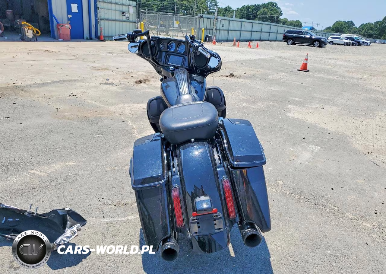 2017 Harley-Davidson Flhxse Cvo Street Glide VIN:1HD1PXF13HB954457 - 4