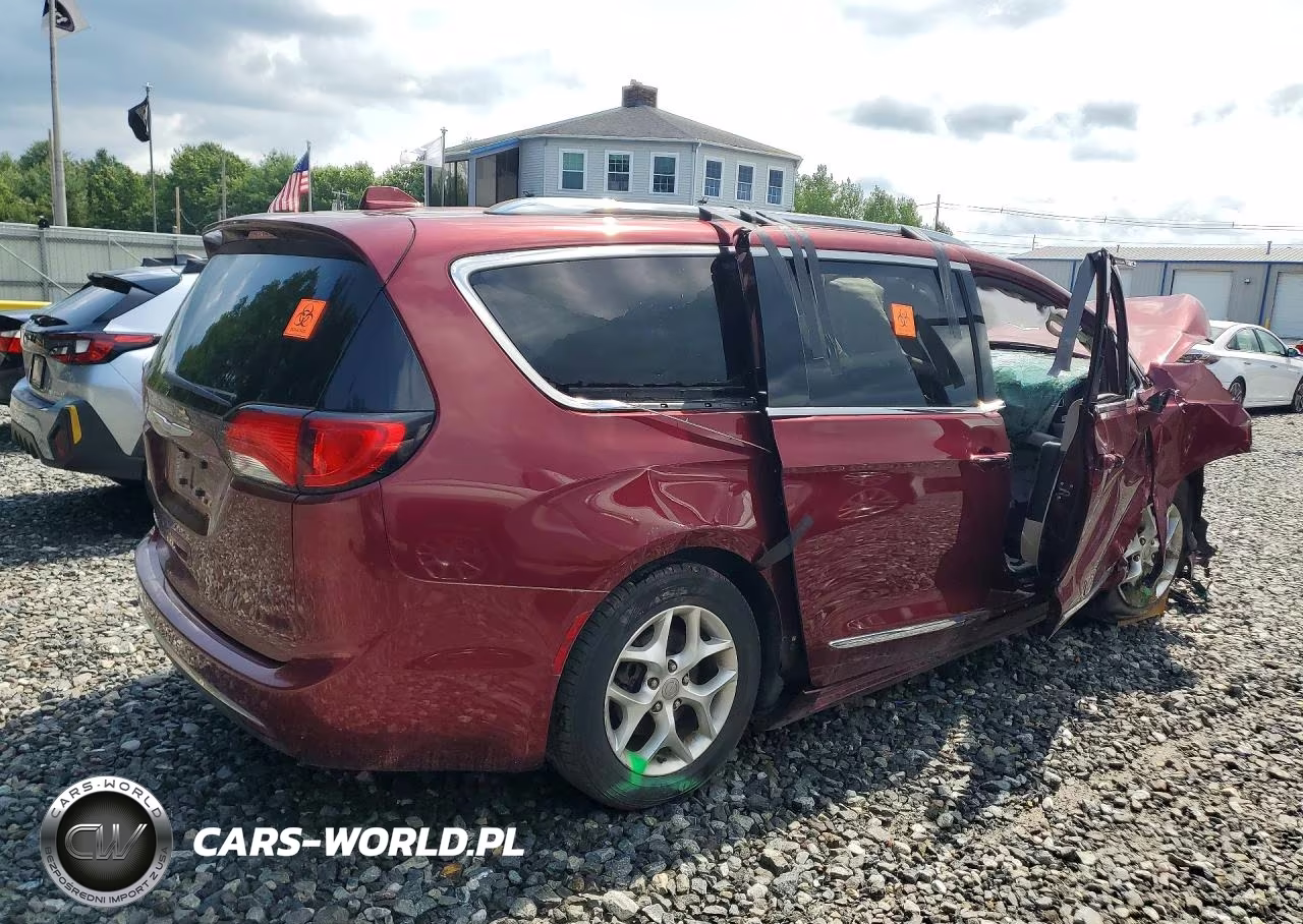 2018 Chrysler Pacifica Touring L VIN:2C4RC1BG5JR128868 - 3