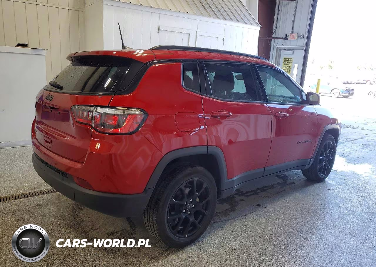 2025 Jeep Compass Latitude VIN:3C4NJDBN2ST617487 - 3