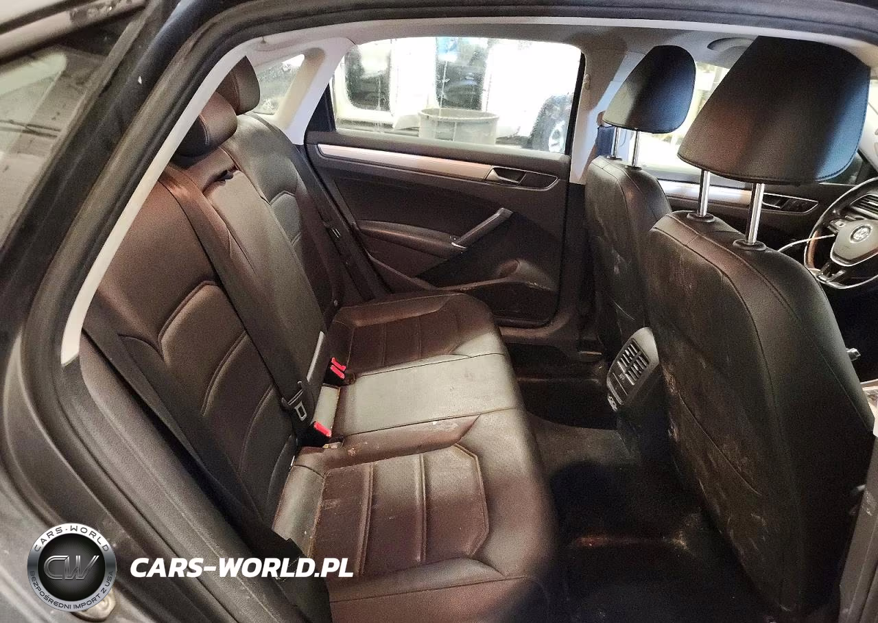 2019 Volkswagen Passat Wolfsburg VIN:1VWLA7A30KC002793 - 10