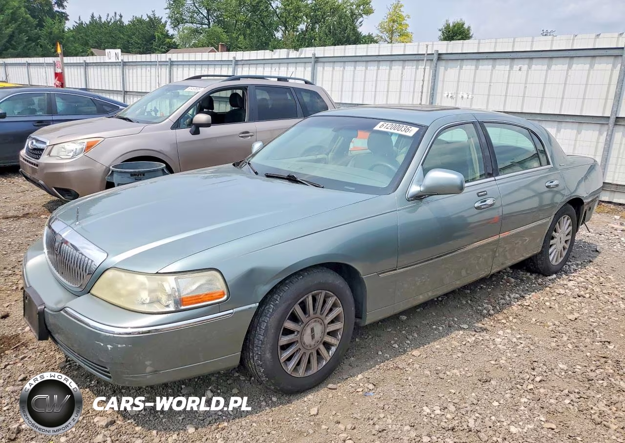 2005 Lincoln Town Car Signature