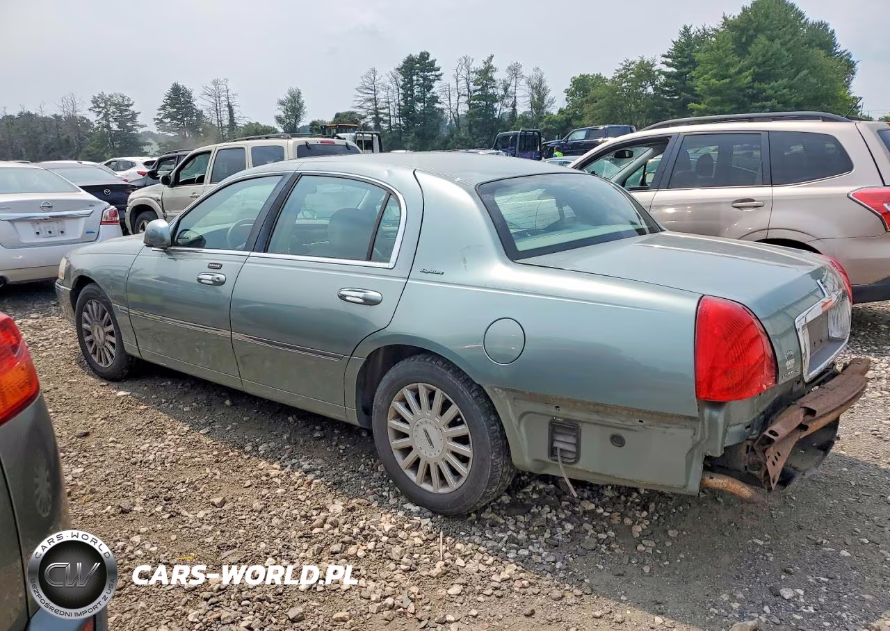 2005 Lincoln Town Car Signature VIN:1LNHM81W05Y606427 - 2