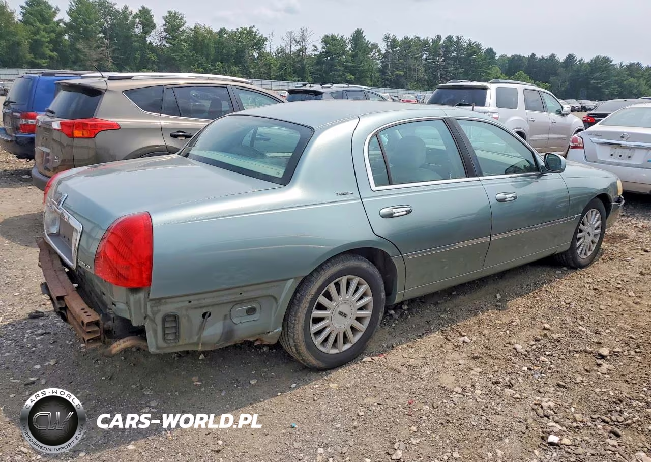 2005 Lincoln Town Car Signature VIN:1LNHM81W05Y606427 - 3