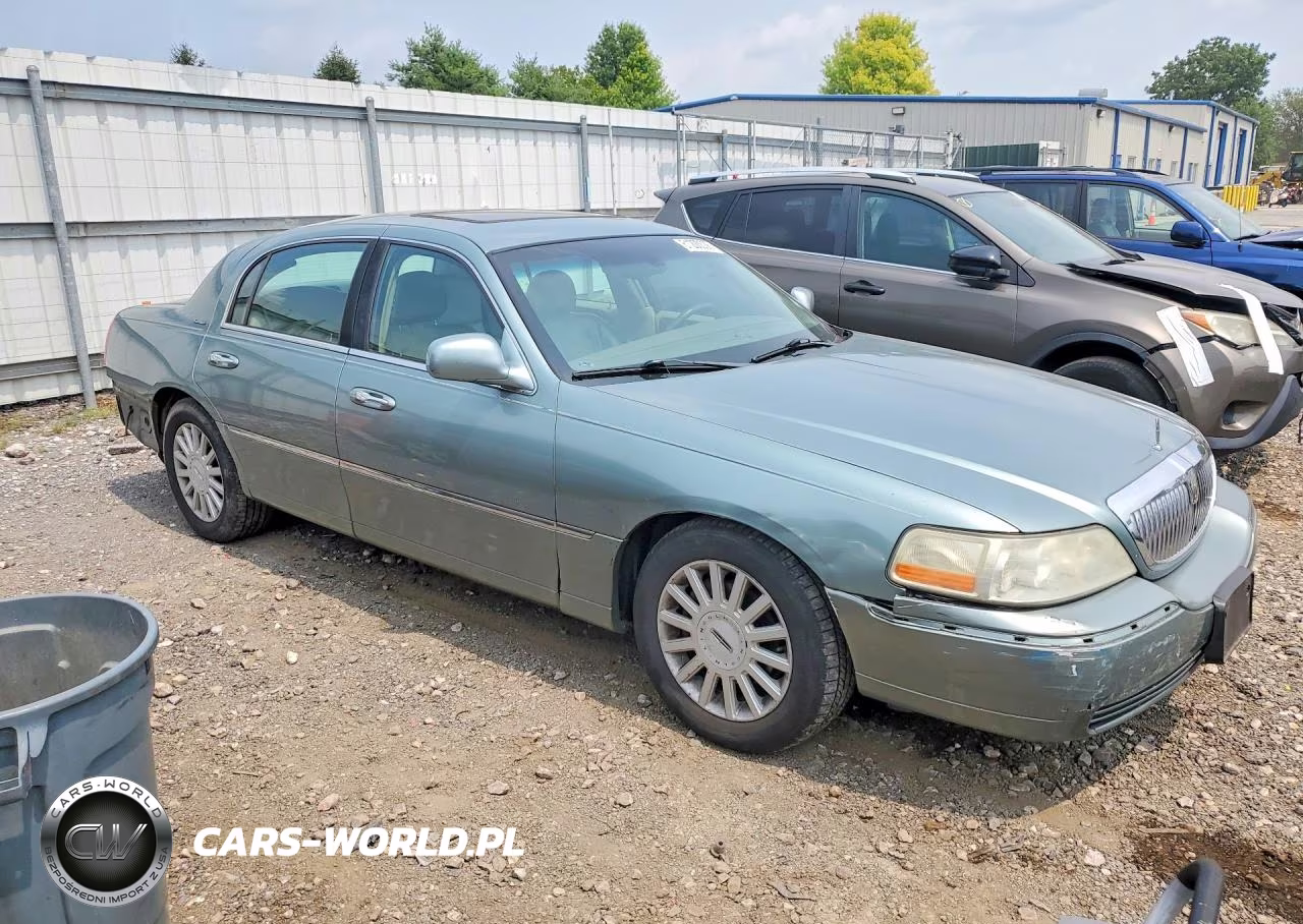 2005 Lincoln Town Car Signature VIN:1LNHM81W05Y606427 - 4