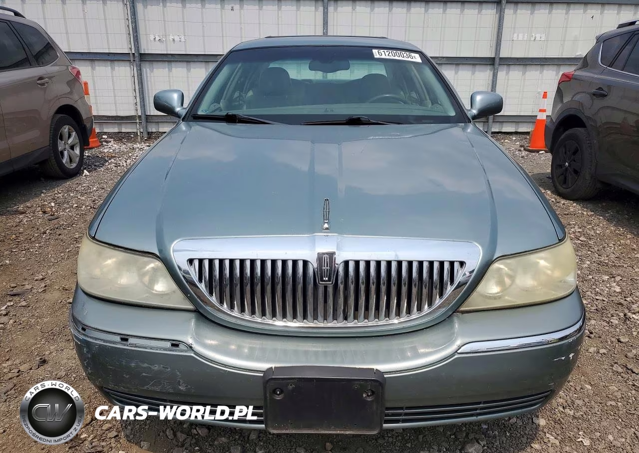 2005 Lincoln Town Car Signature VIN:1LNHM81W05Y606427 - 5