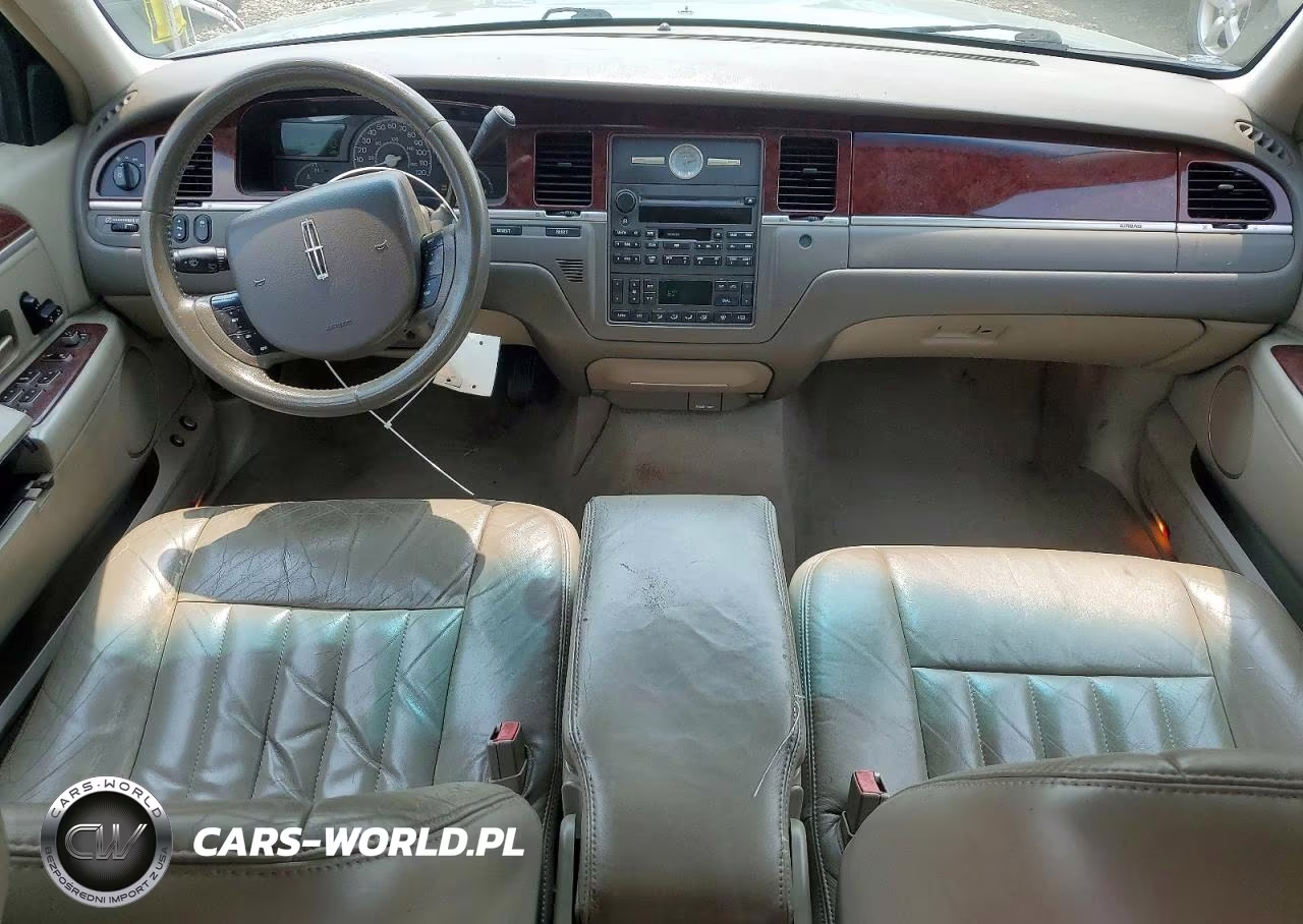 2005 Lincoln Town Car Signature VIN:1LNHM81W05Y606427 - 8