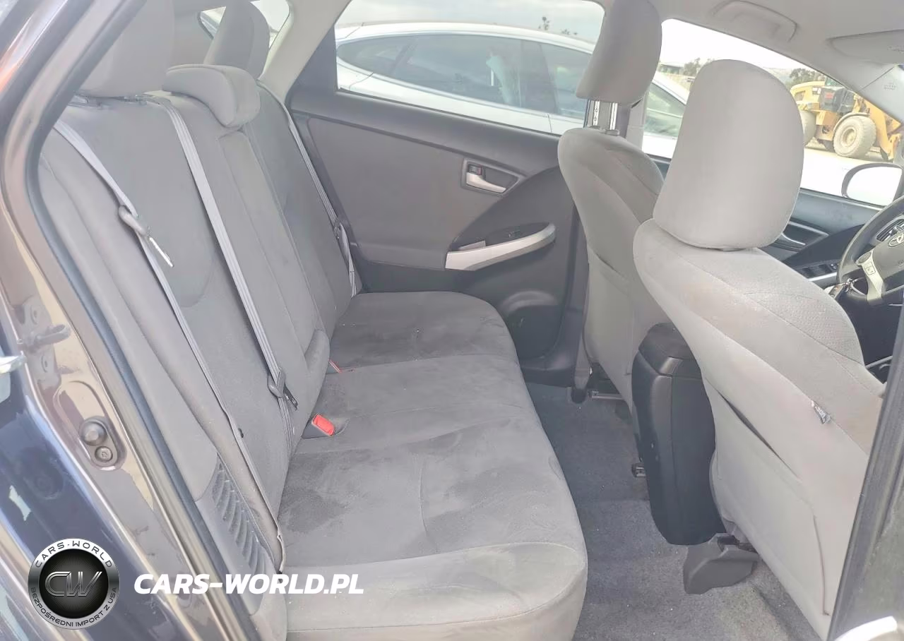2013 Toyota Prius Two VIN:JTDKN3DU4D5650712 - 10