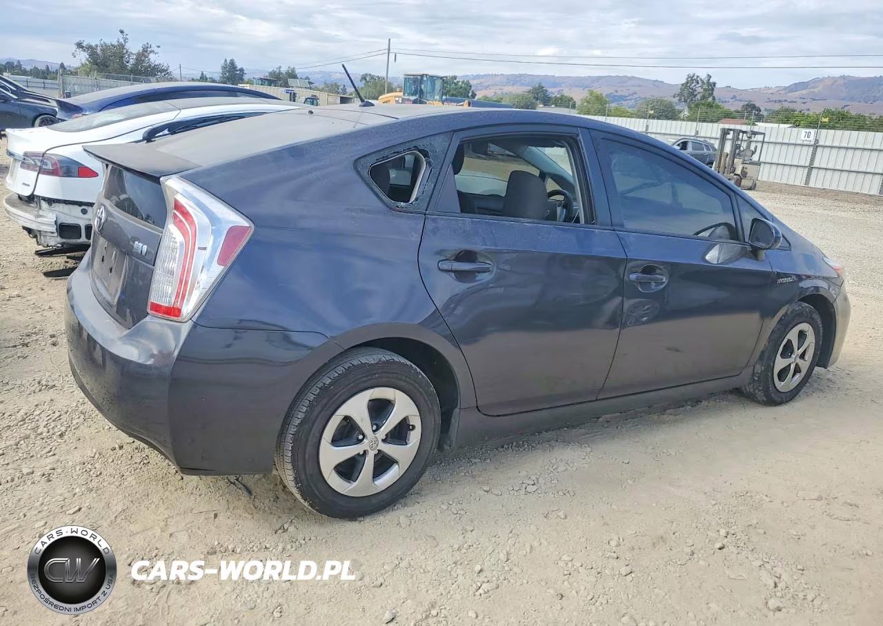 2013 Toyota Prius Two VIN:JTDKN3DU4D5650712 - 3